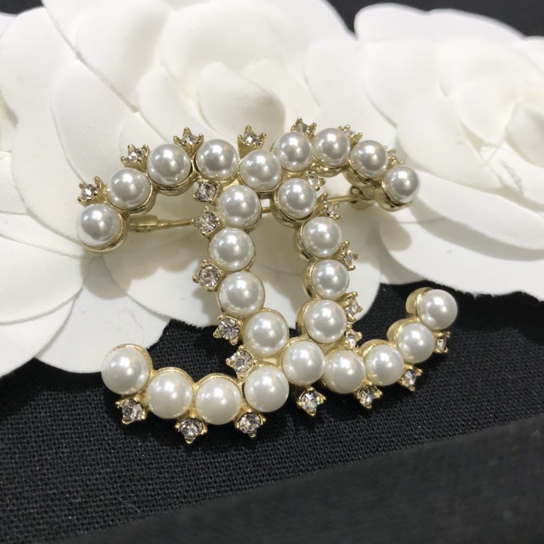 Chanel Brooch Pearl Gold L