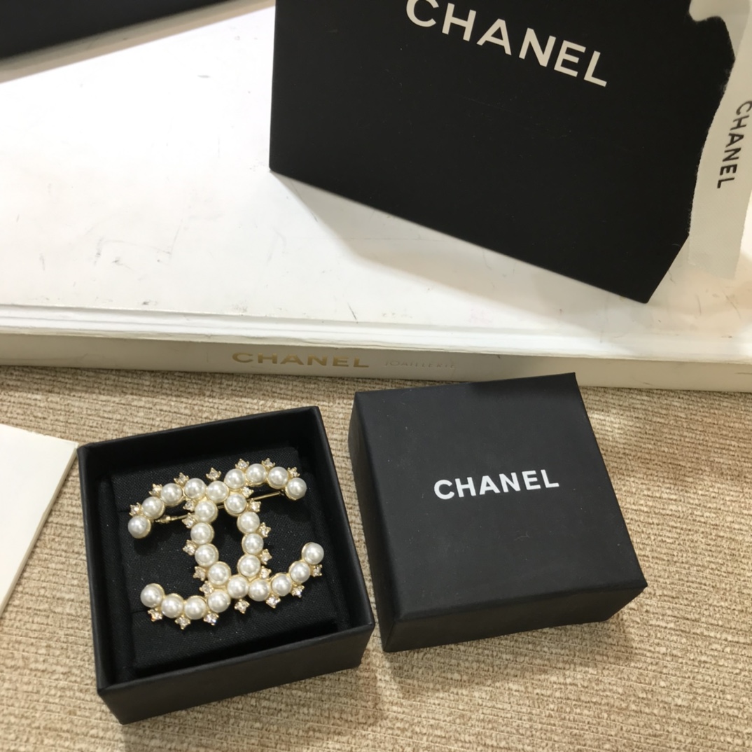Chanel Brooch Pearl Gold L