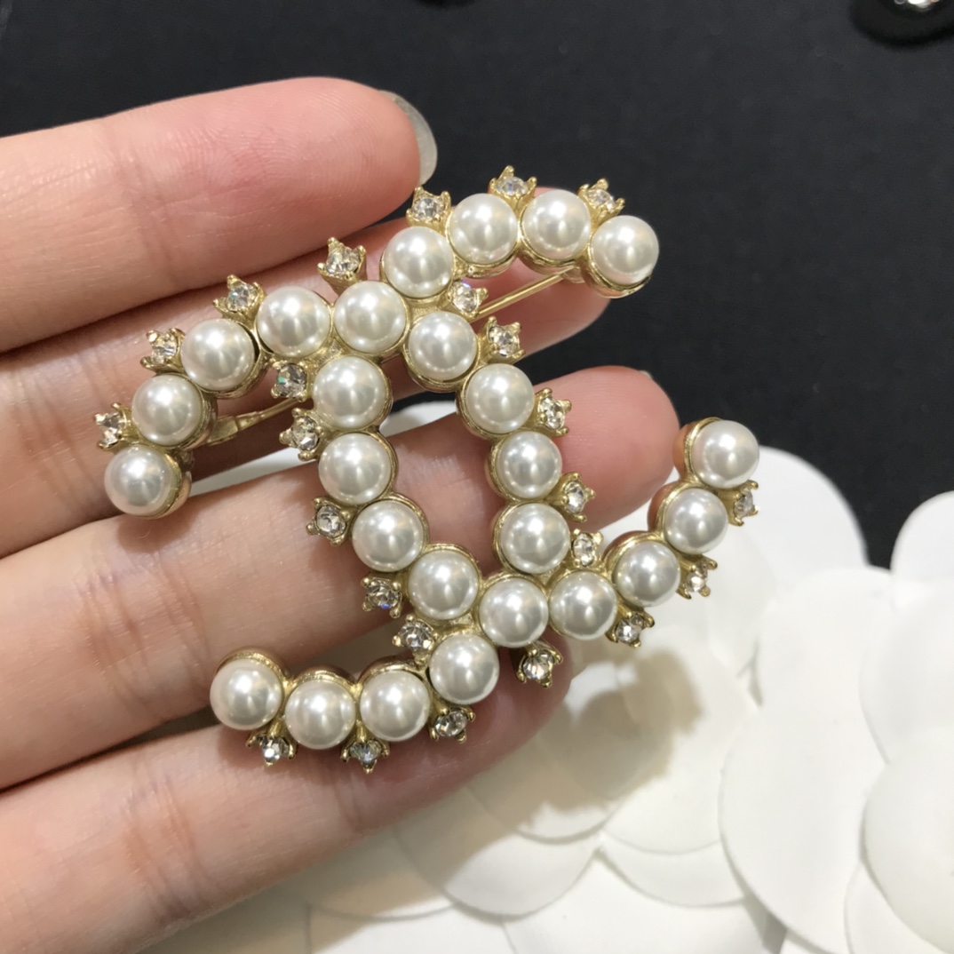 Chanel Brooch Pearl Gold L