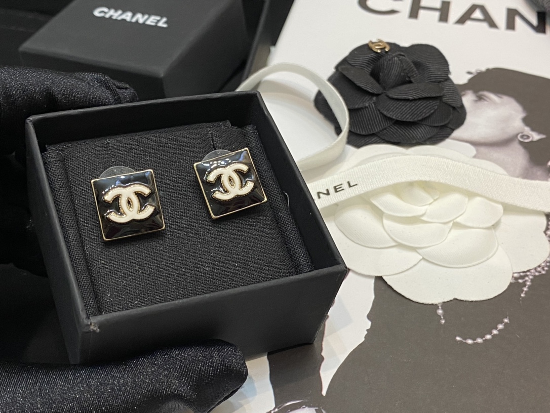 Chanel Earrings L