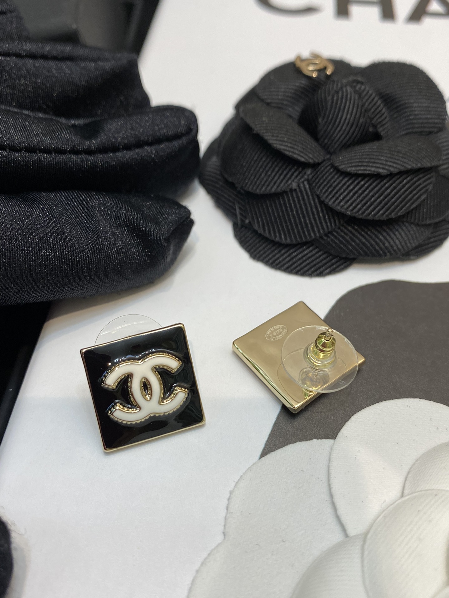 Chanel Earrings L