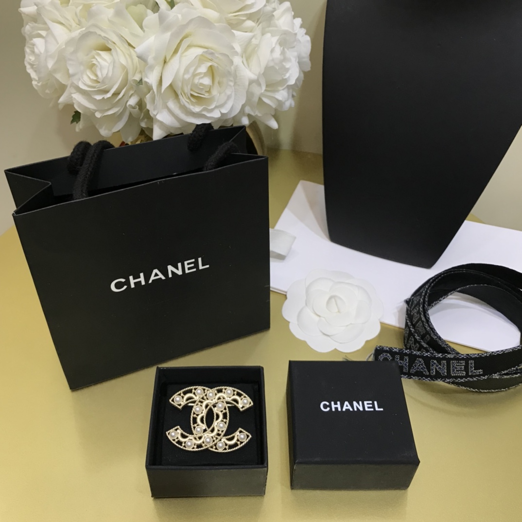 Chanel Brooch Pearl L