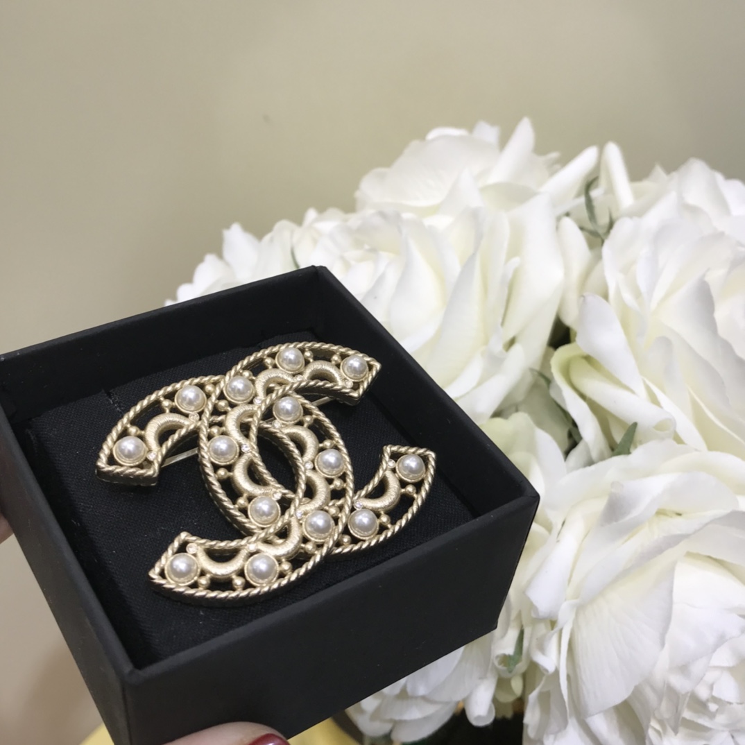 Chanel Brooch Pearl L