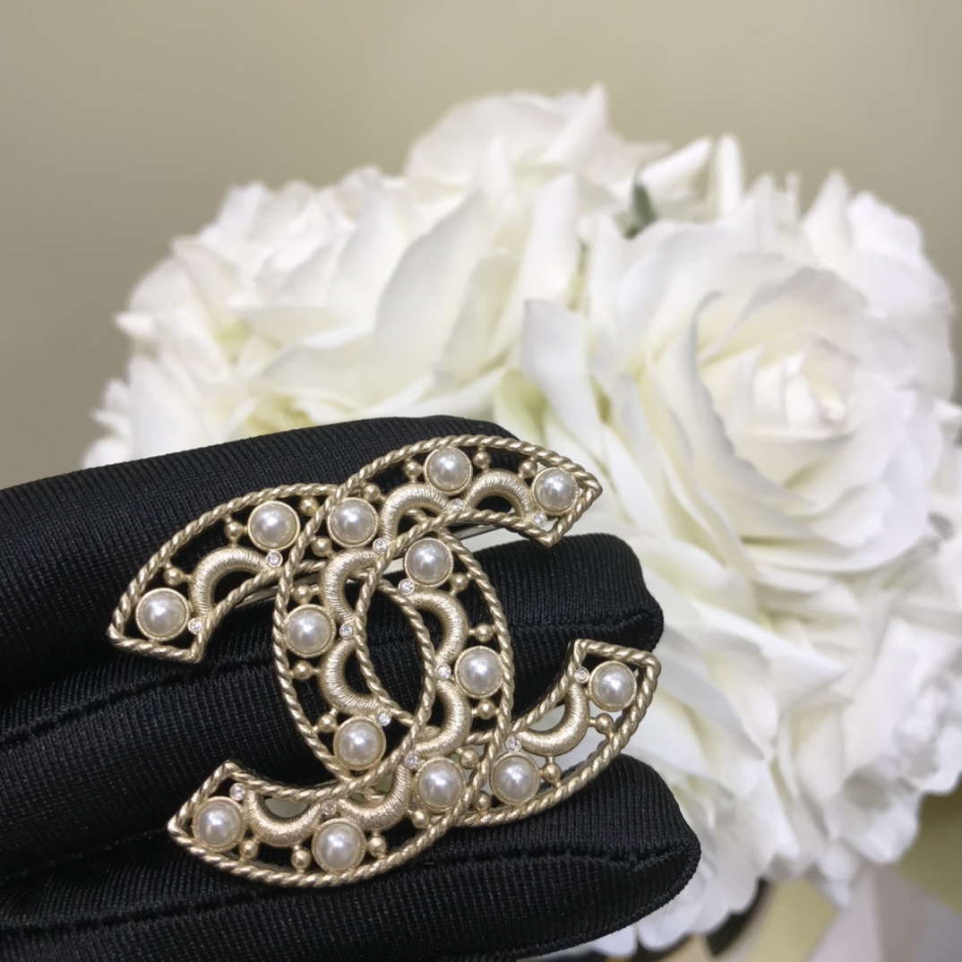 Chanel Brooch Pearl L