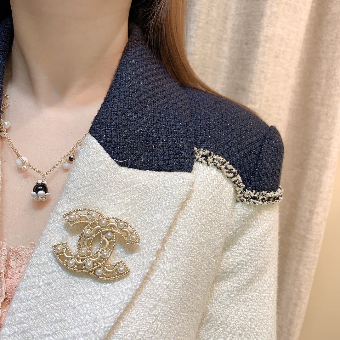 Chanel Brooch Pearl L