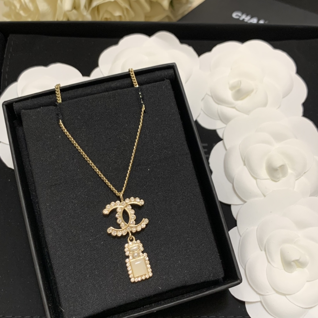 Chanel Necklace Pearl Gold Inlaid L