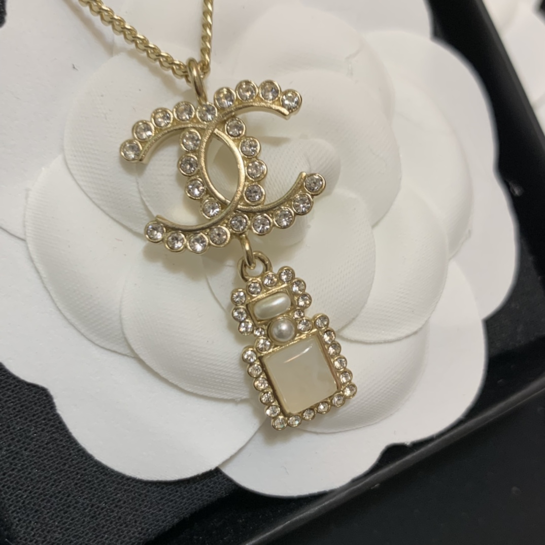Chanel Necklace Pearl Gold Inlaid L