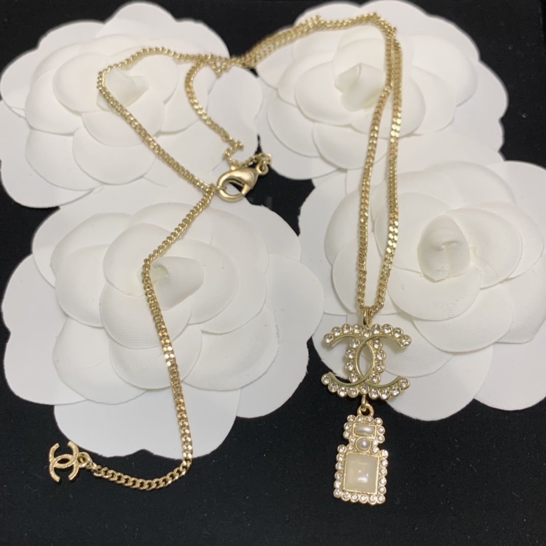 Chanel Necklace Pearl Gold Inlaid L