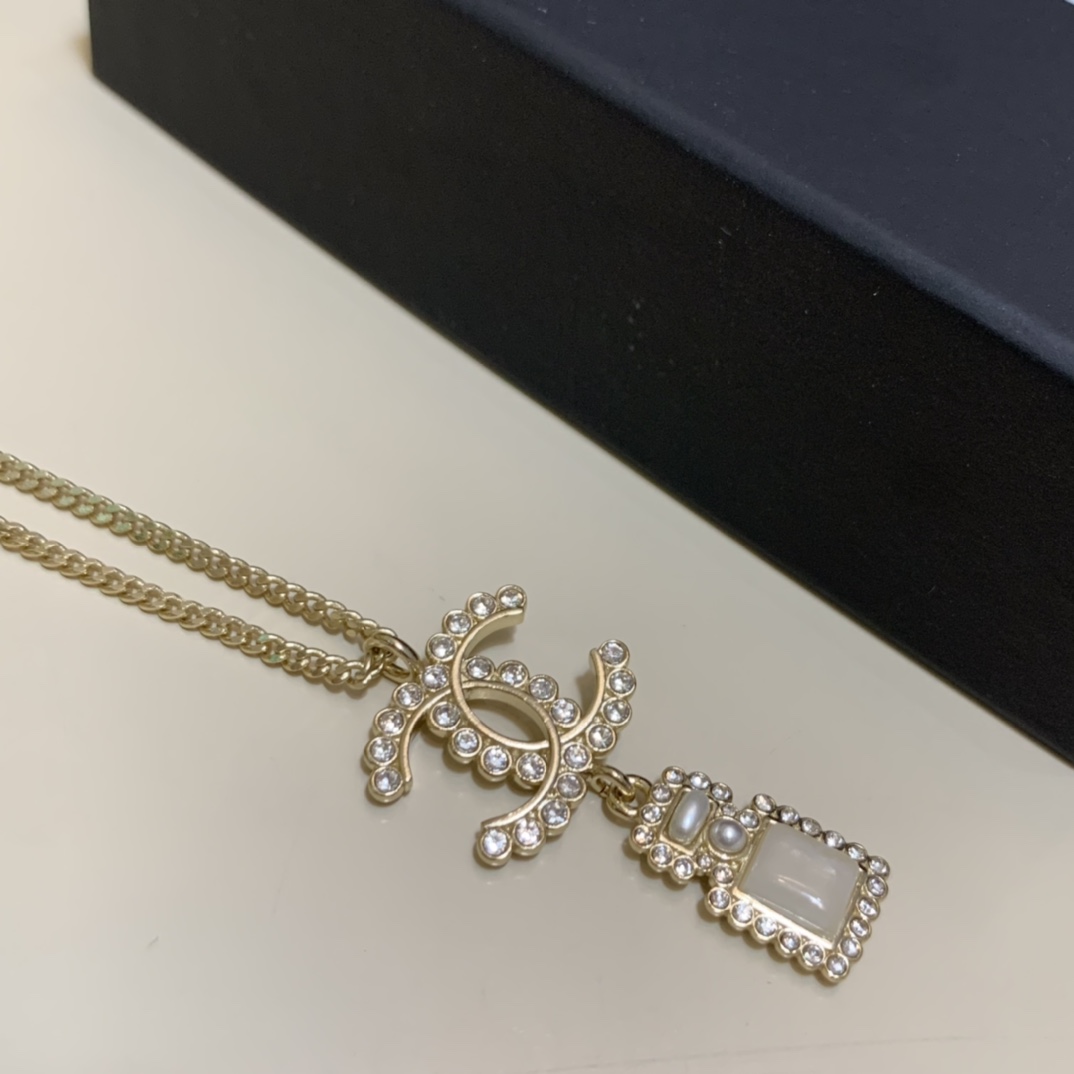 Chanel Necklace Pearl Gold Inlaid L