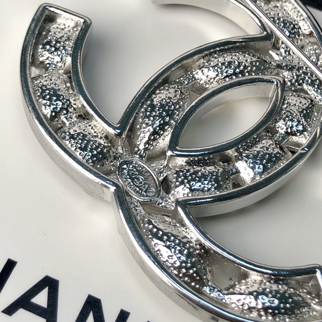 Chanel Brooch Black L