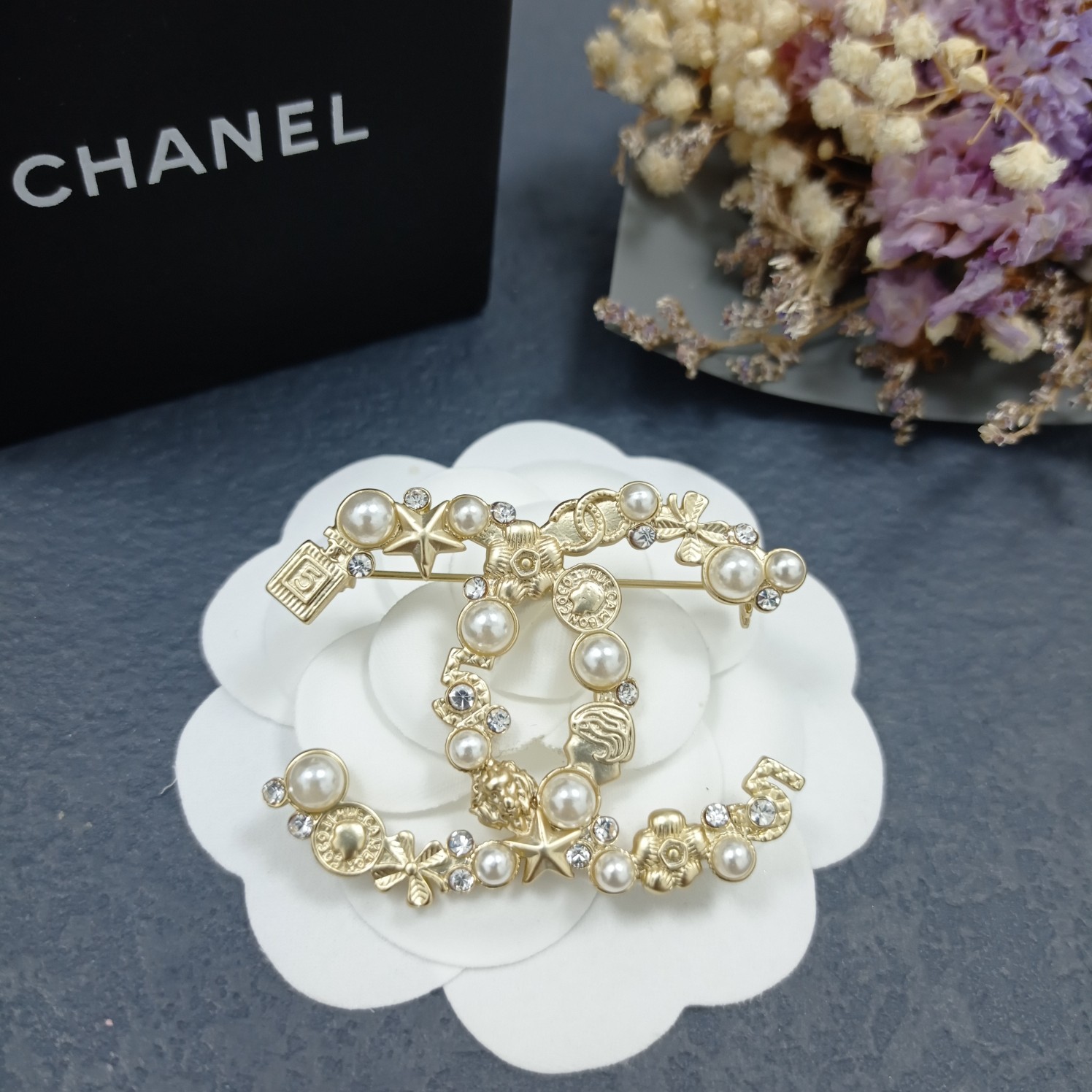 Chanel Brooch Pearl L