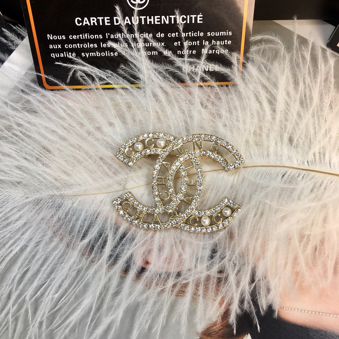 Chanel Brooch Inlaid L