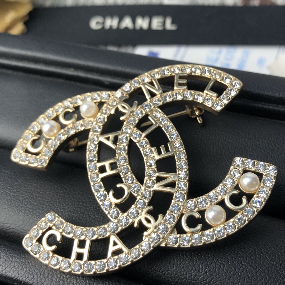 Chanel Brooch Inlaid L