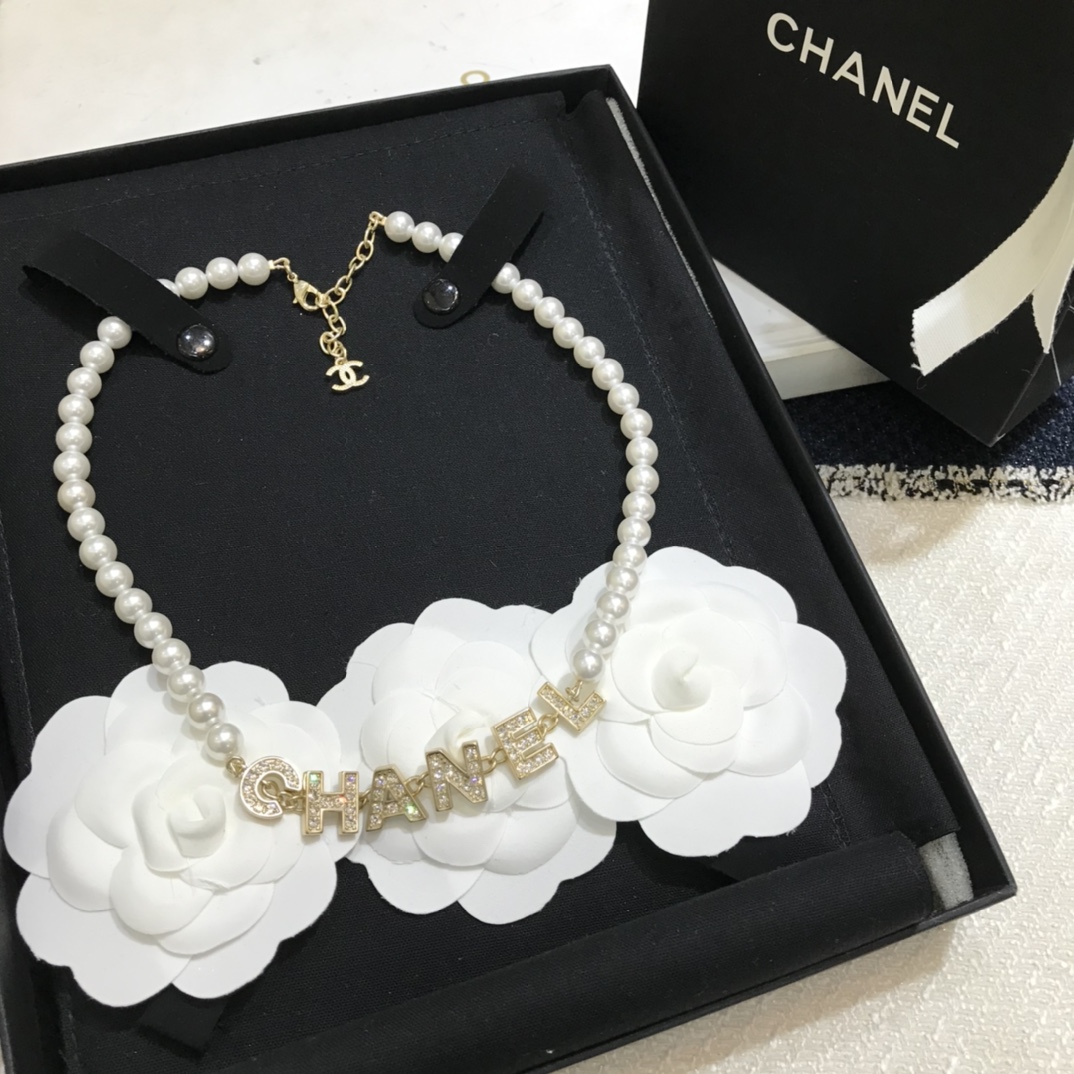 Chanel Necklace Pearl Gold L