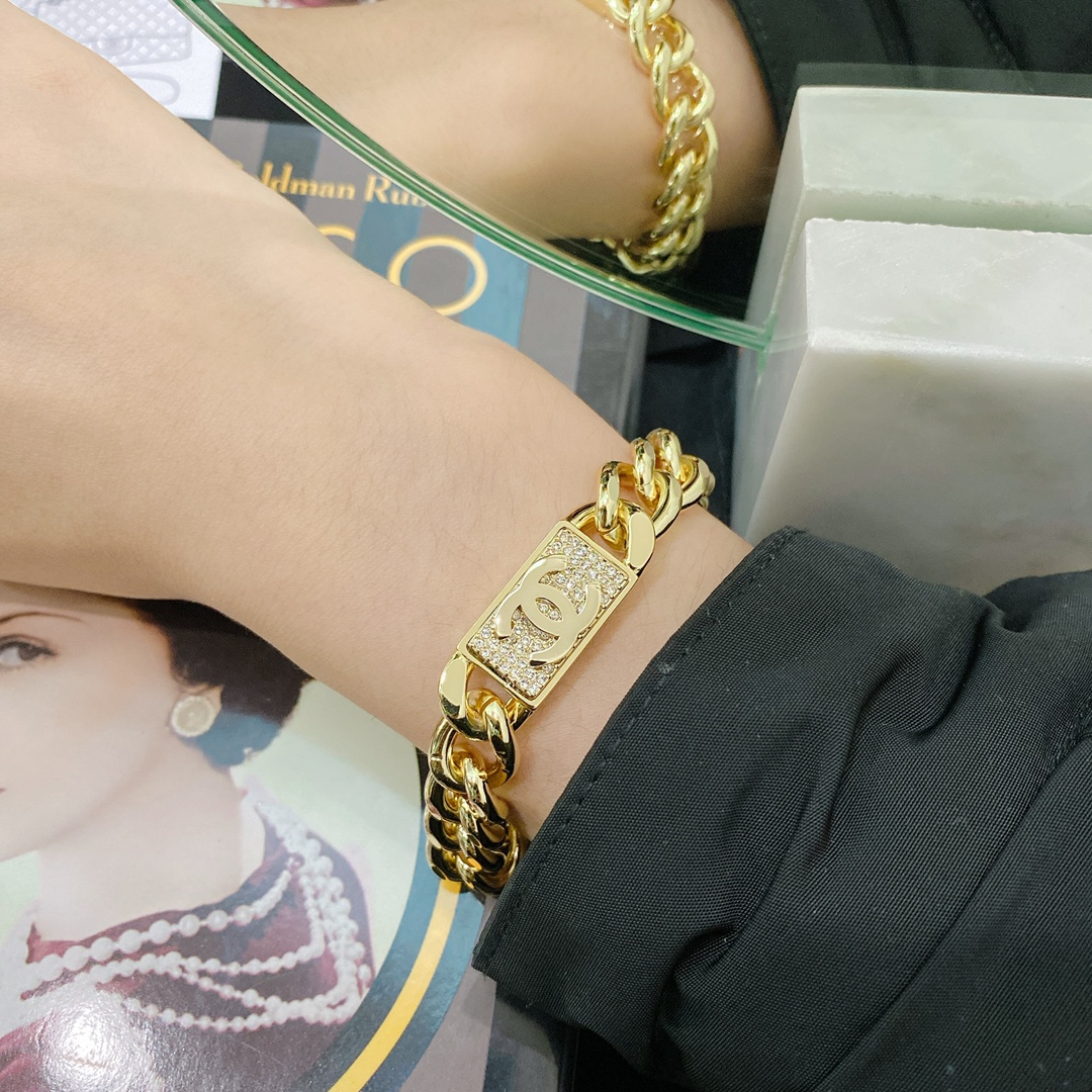 Chanel Bracelet Gold