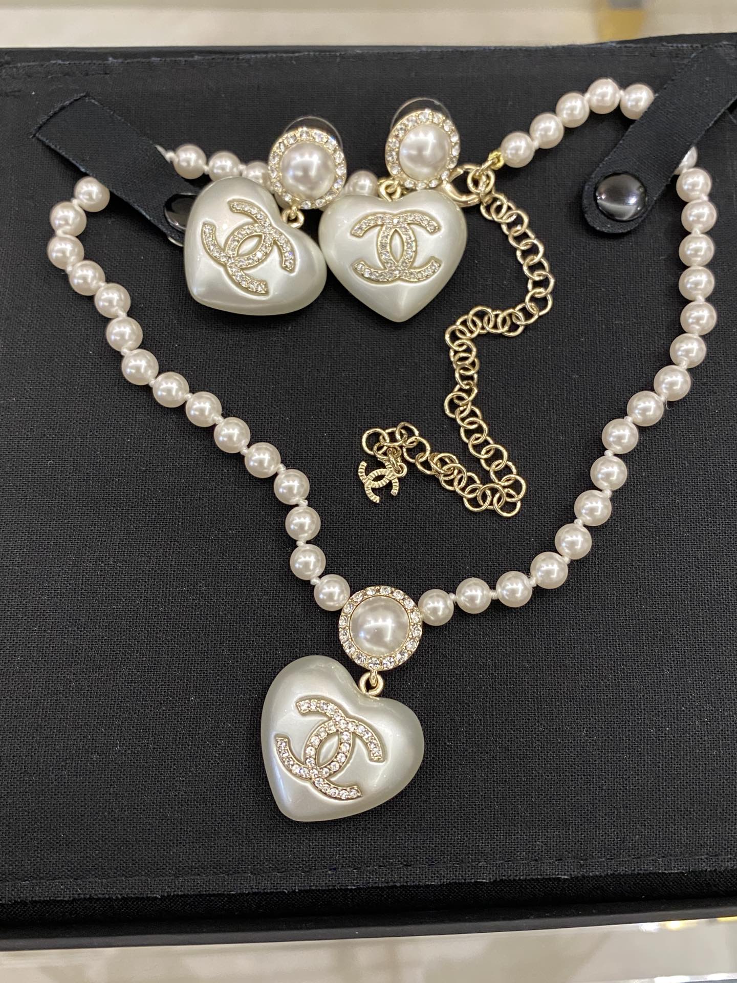 Chanel Necklace Pearl White