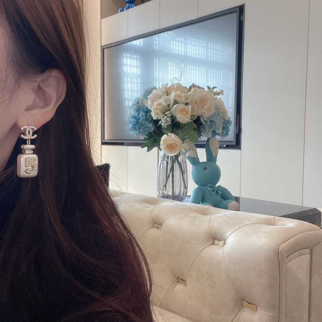 Chanel Earrings White L