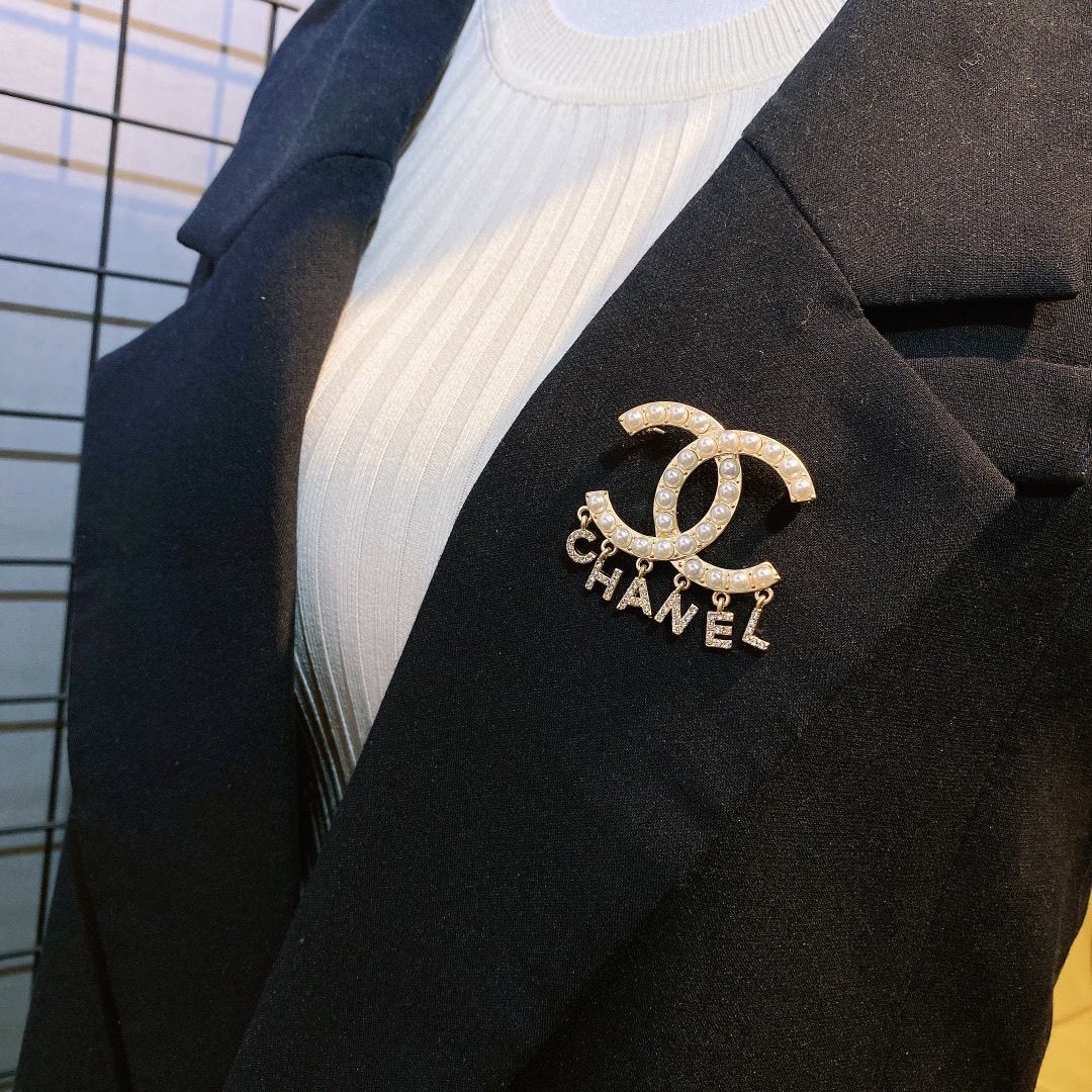Chanel Brooch L