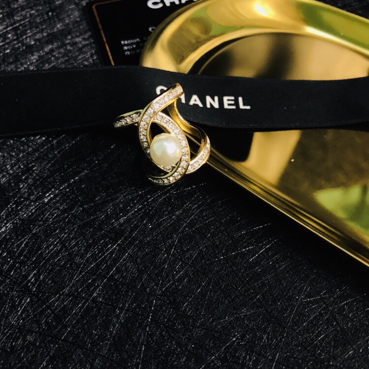 Chanel Ring Pearl L