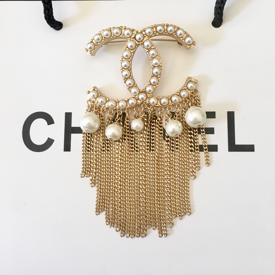 Chanel Female Brooch L