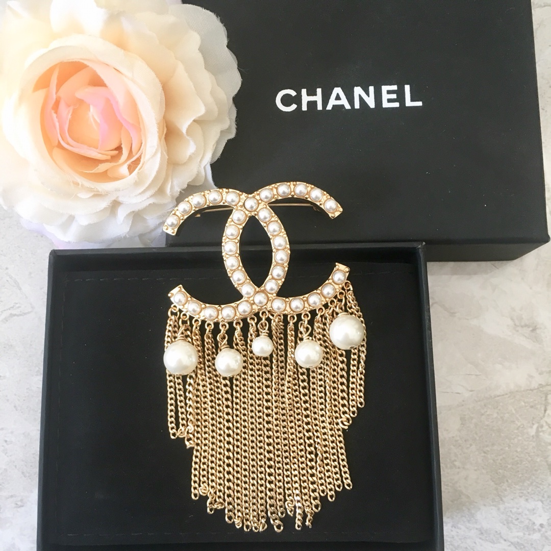 Chanel Female Brooch L