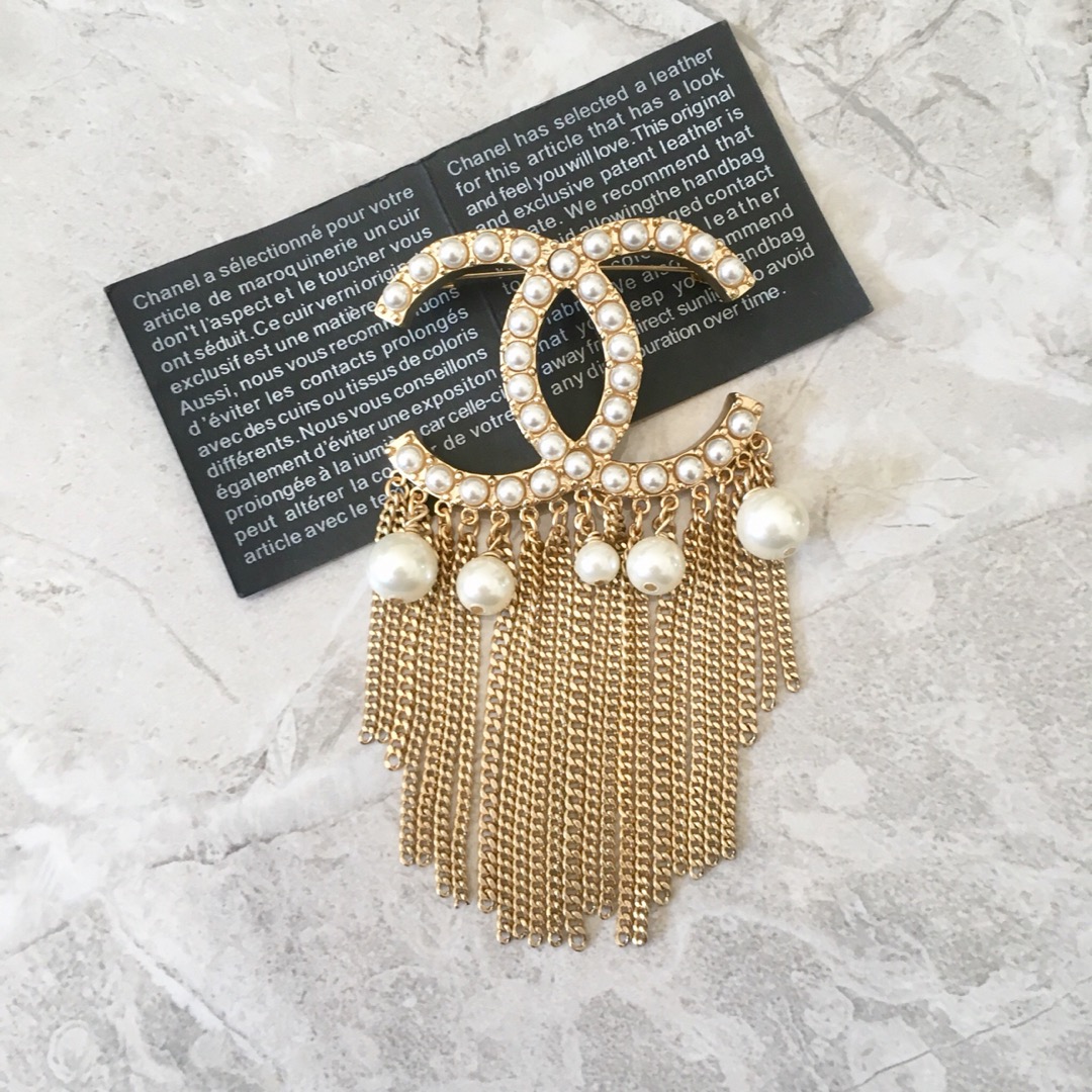 Chanel Female Brooch L