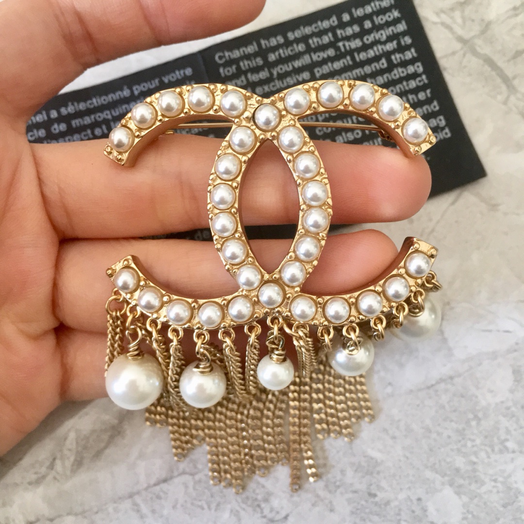 Chanel Female Brooch L