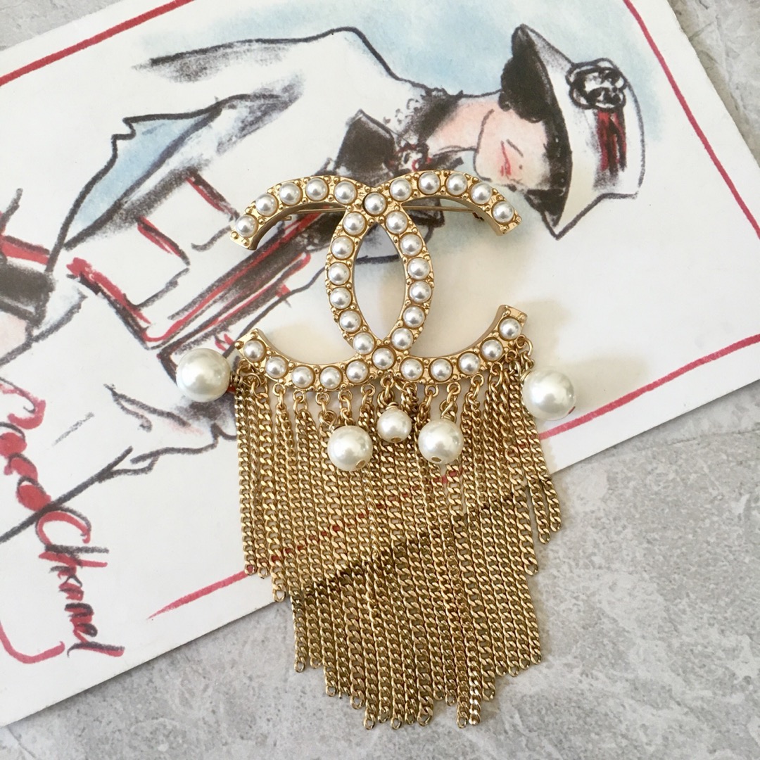 Chanel Female Brooch L