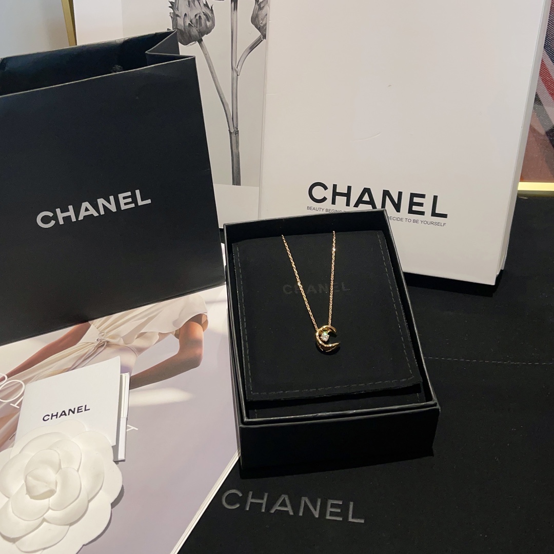 Chanel Necklace Gold L