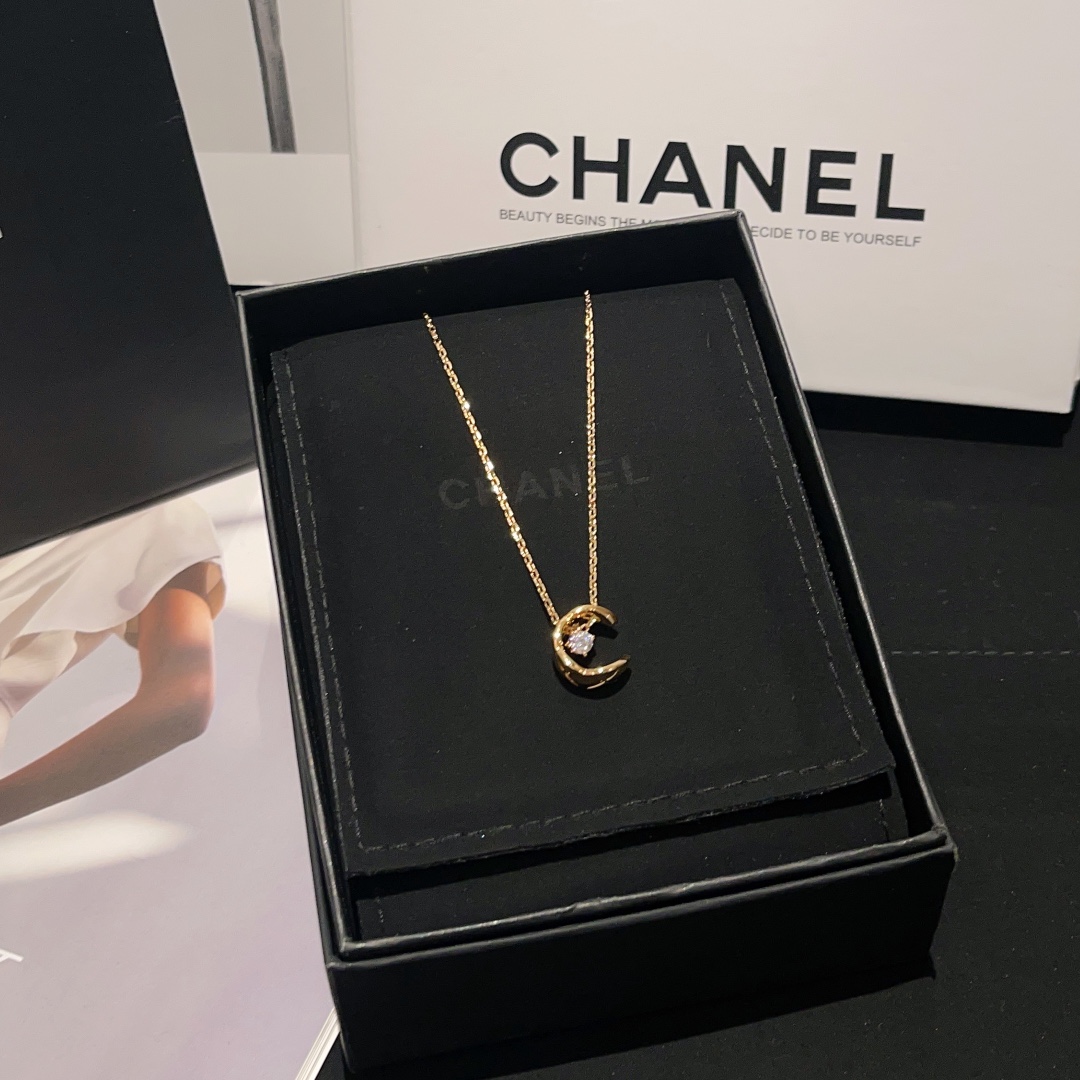 Chanel Necklace Gold L