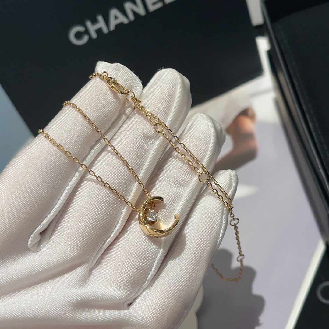 Chanel Necklace Gold L