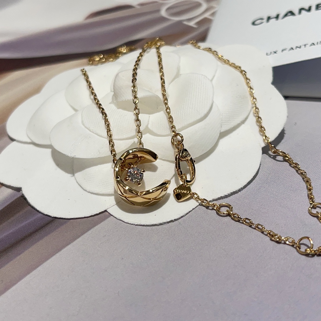 Chanel Necklace Gold L