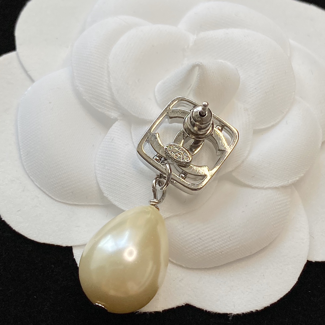 Chanel Earrings Pearl L
