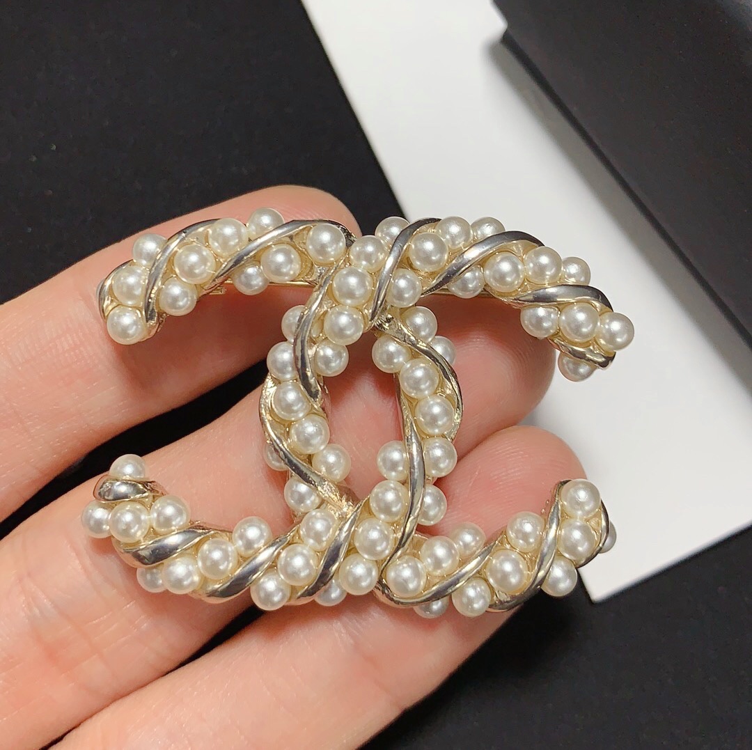 Chanel Brooch Pearl L
