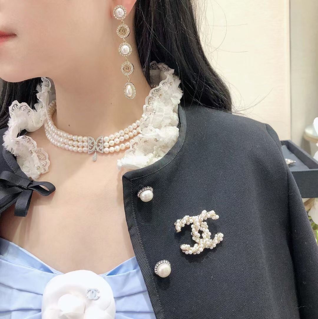 Chanel Brooch Pearl L
