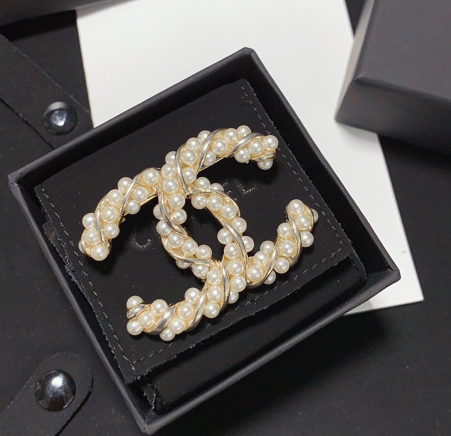 Chanel Brooch Pearl L