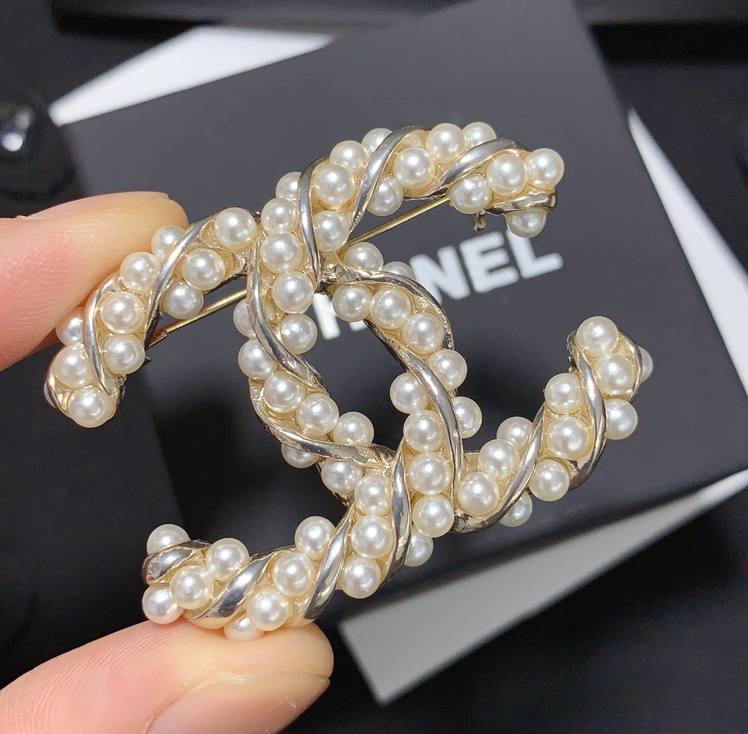 Chanel Brooch Pearl L