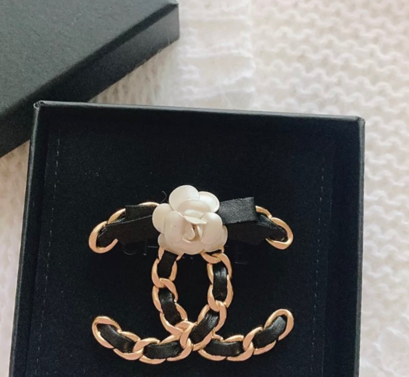 Chanel Brooch L