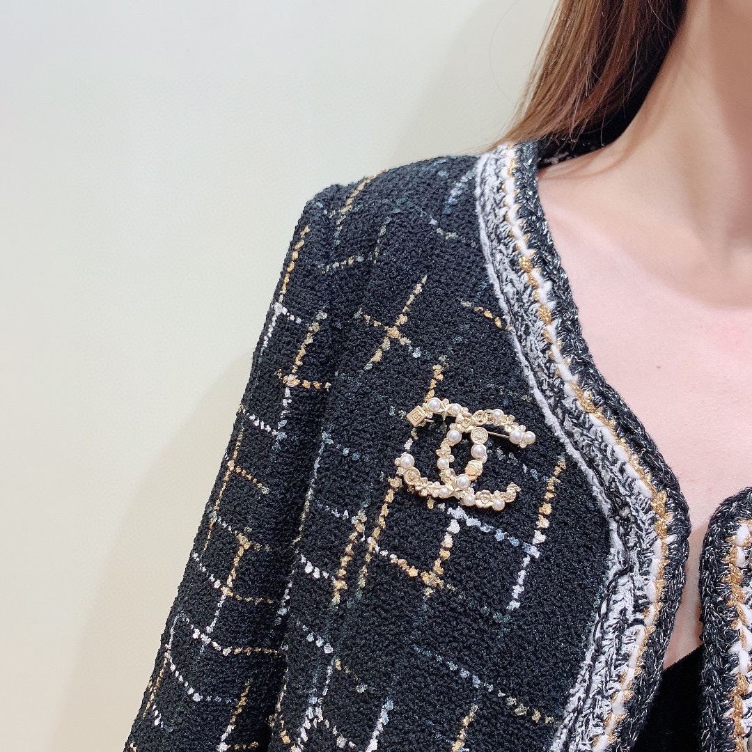 Chanel Brooch Pearl L
