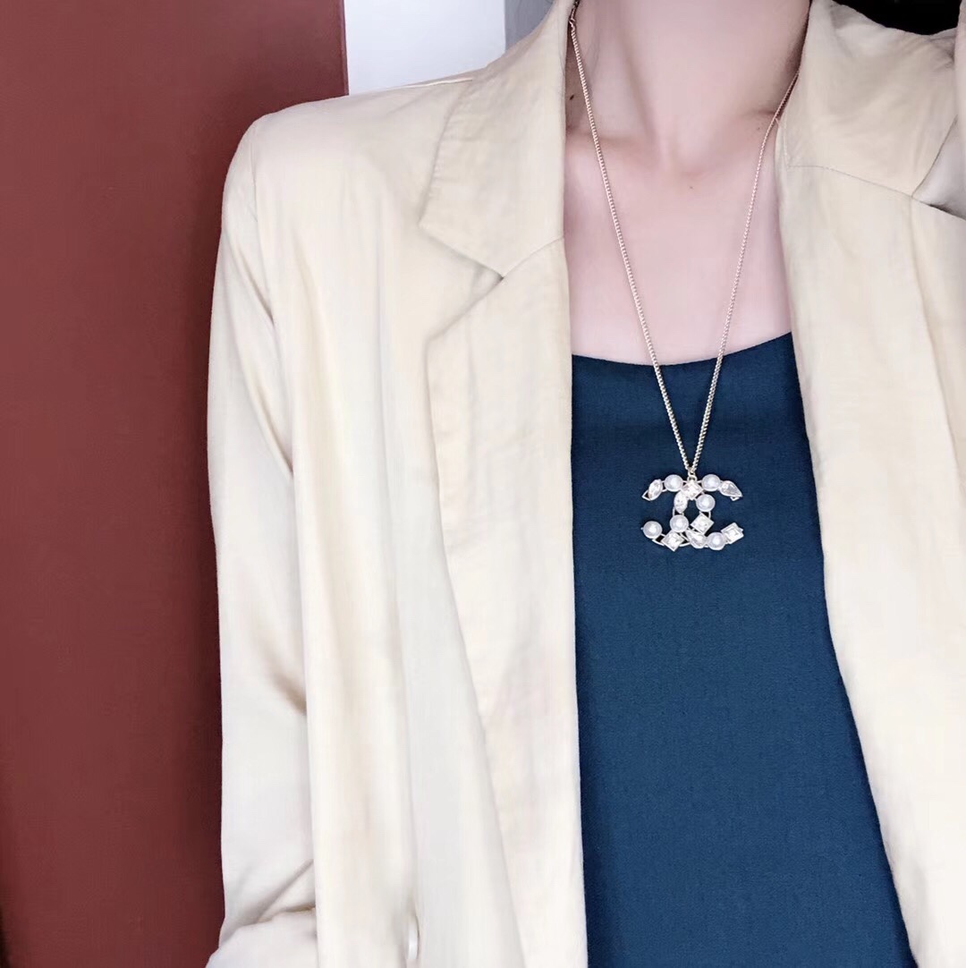 Chanel Necklace Pearl L