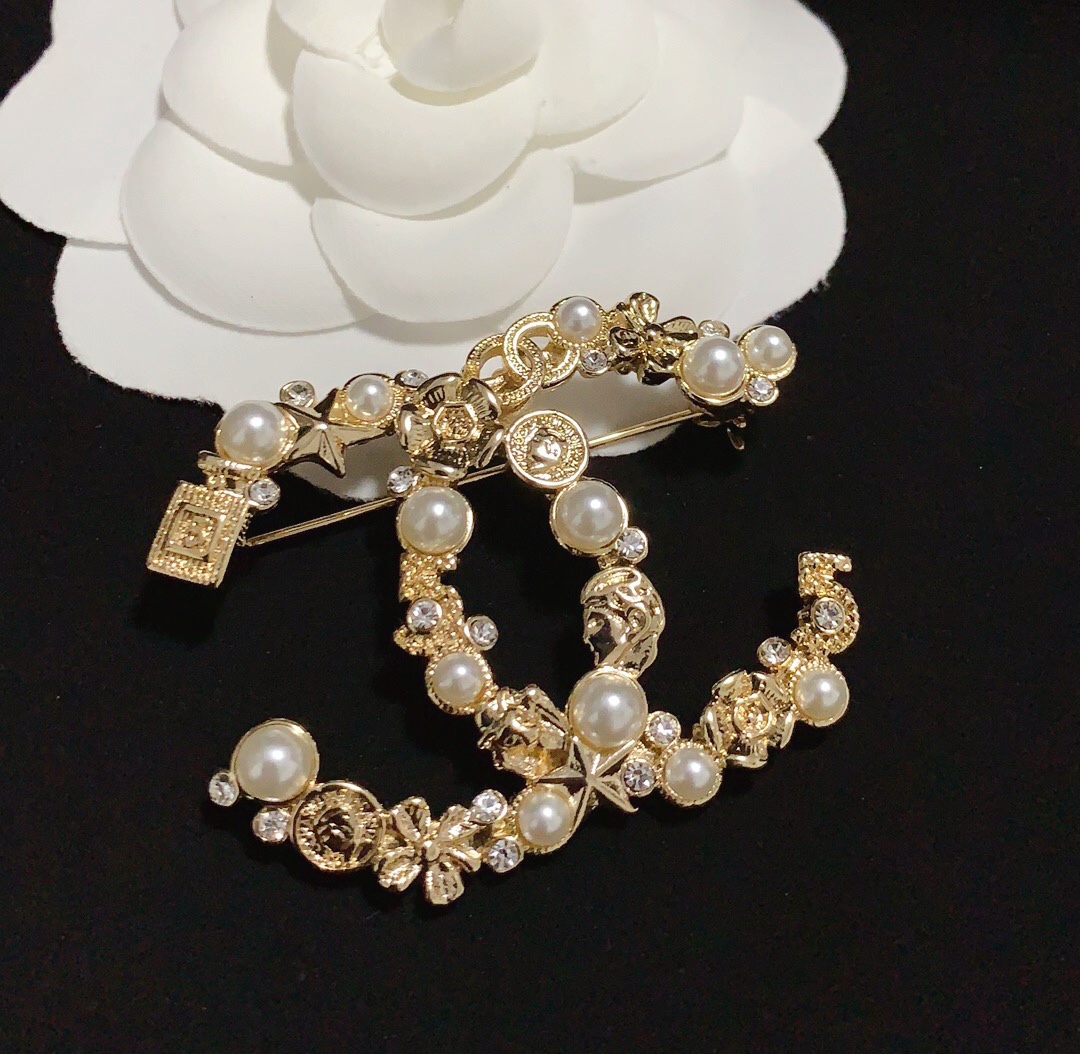 Chanel Brooch Pearl L