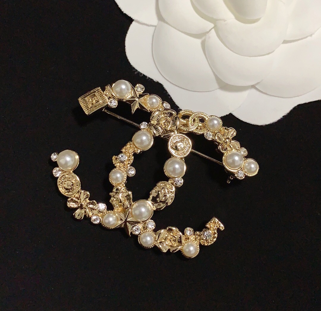 Chanel Brooch Pearl L