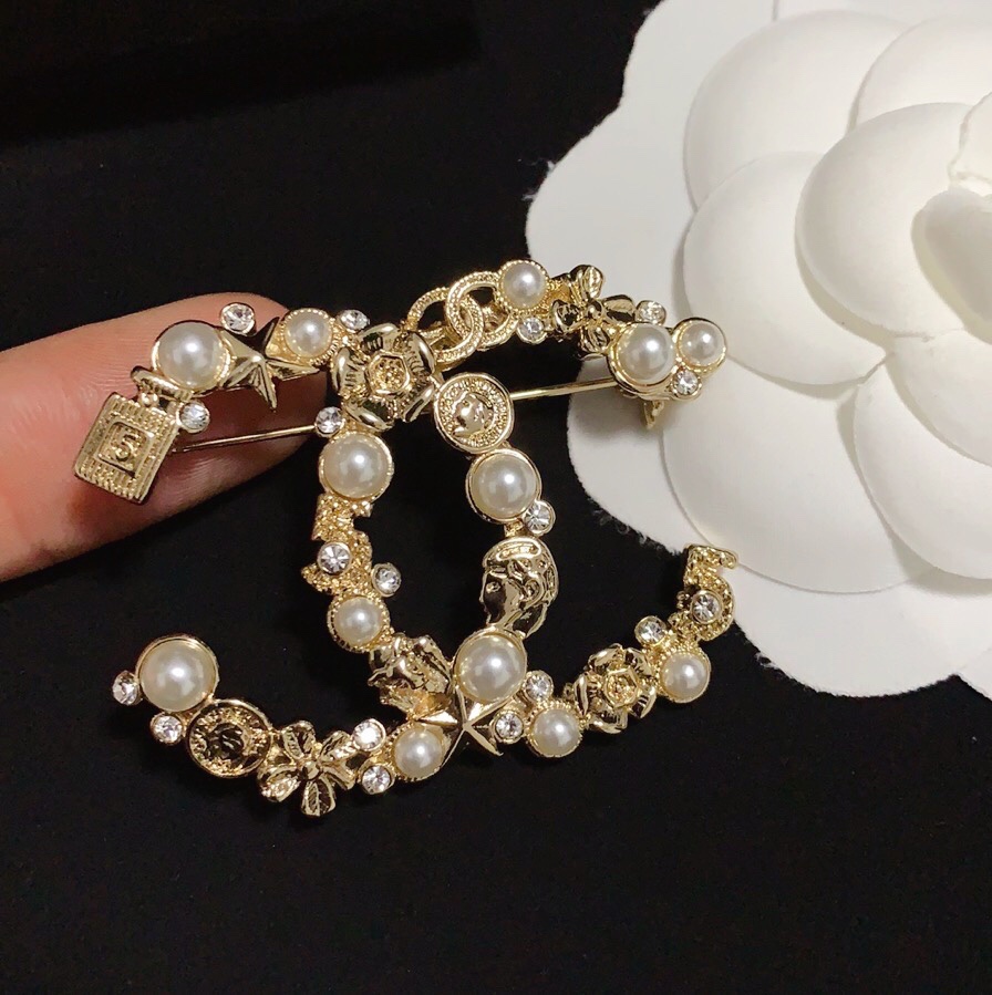 Chanel Brooch Pearl L