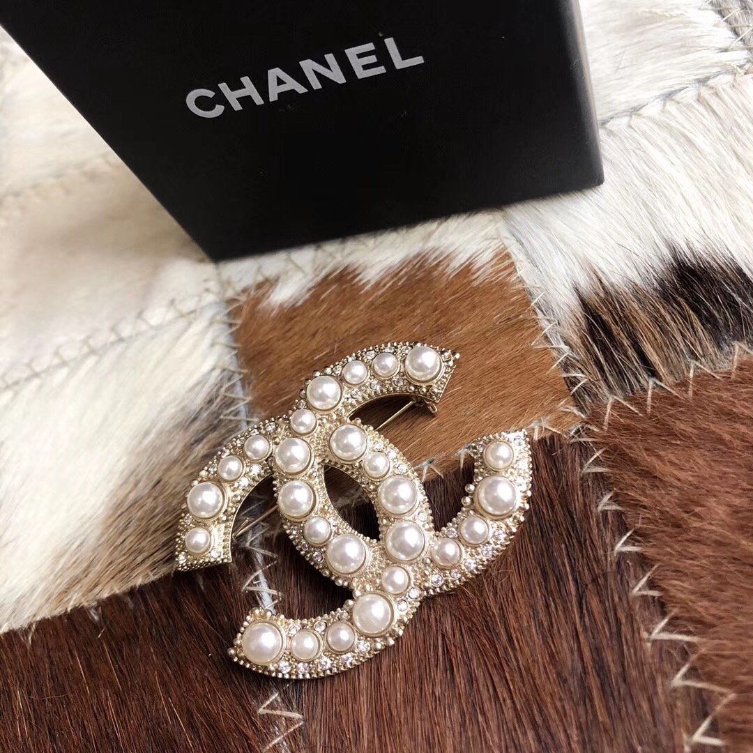 Chanel Brooch Pearl L