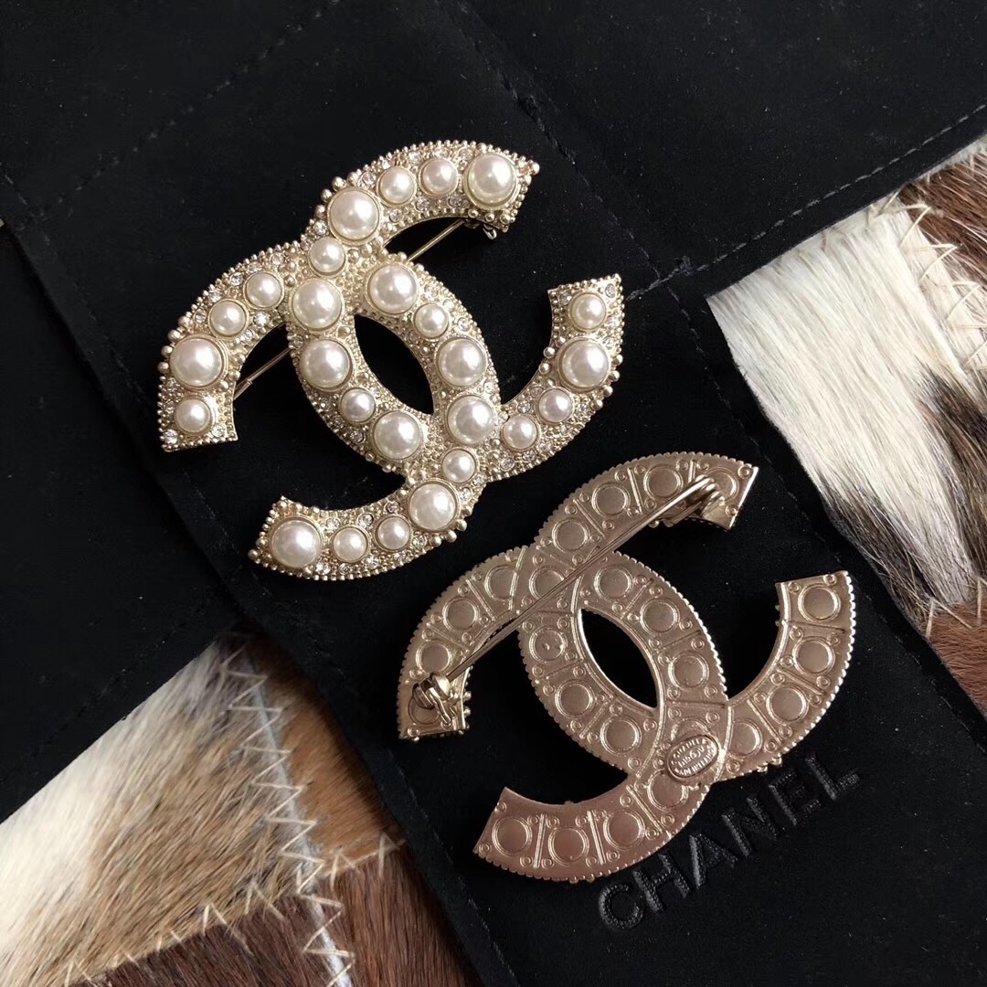Chanel Brooch Pearl L