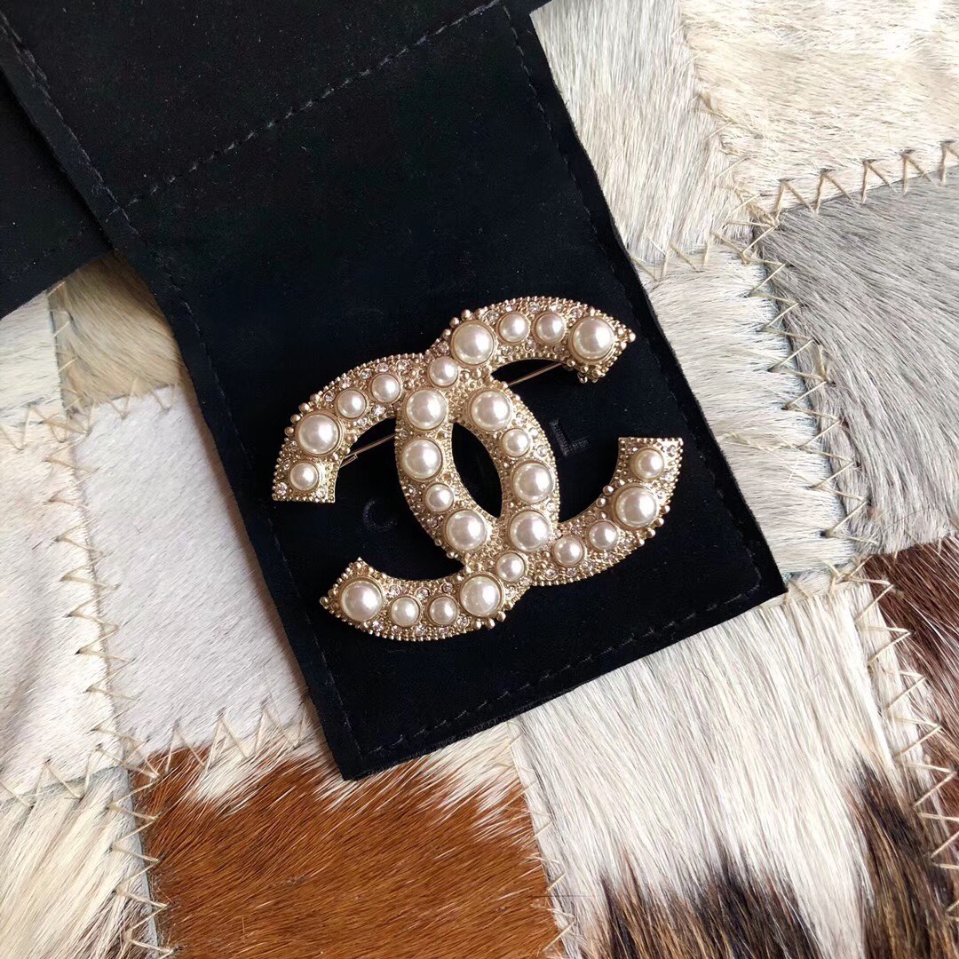 Chanel Brooch Pearl L