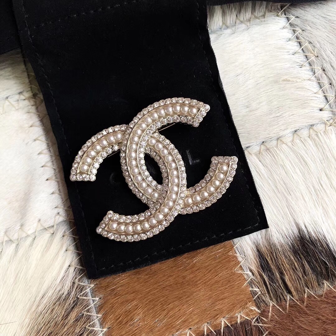 Chanel Brooch Pearl L