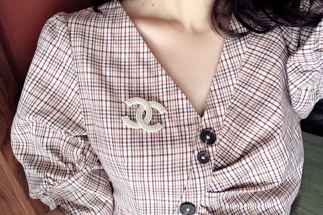 Chanel Brooch Pearl L