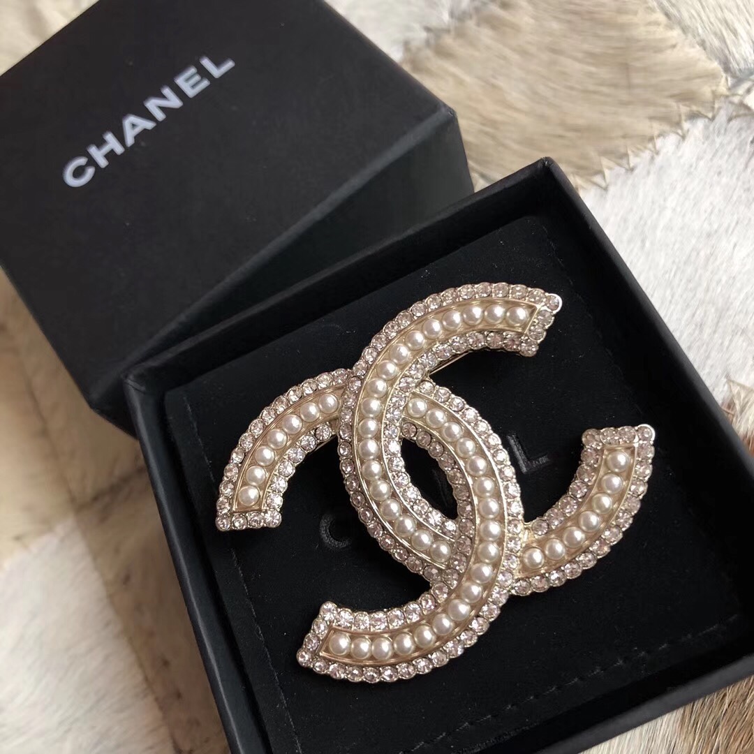Chanel Brooch Pearl L