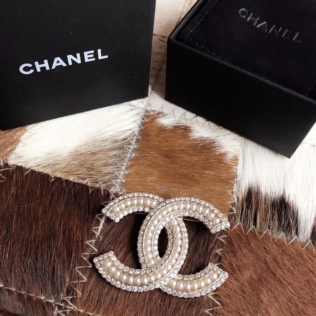 Chanel Brooch Pearl L